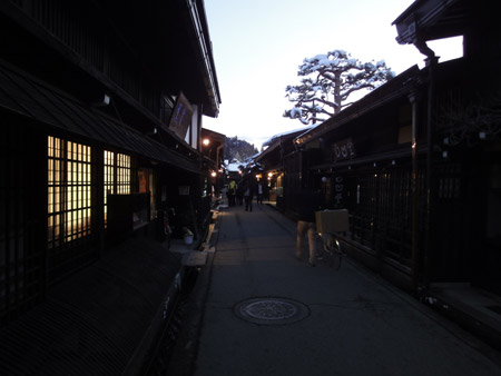 飛騨高山の夜の三之町