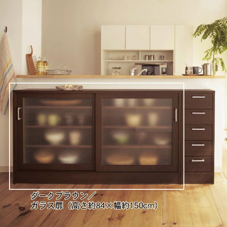 ダークブラウンのカウンター下収納キャビネット