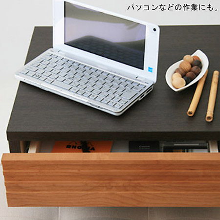 サイドテーブルをパソコンデスクに