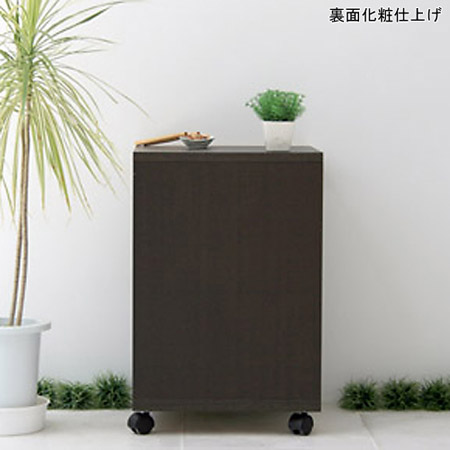 サイドテーブルの裏面は化粧仕上げ