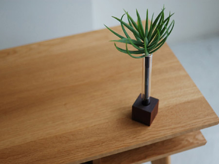 ボタニカルペンを花器に入れると本物のように